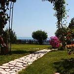 Nefer Bed & Breakfast