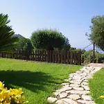 Nefer לינה וארוחת בוקר