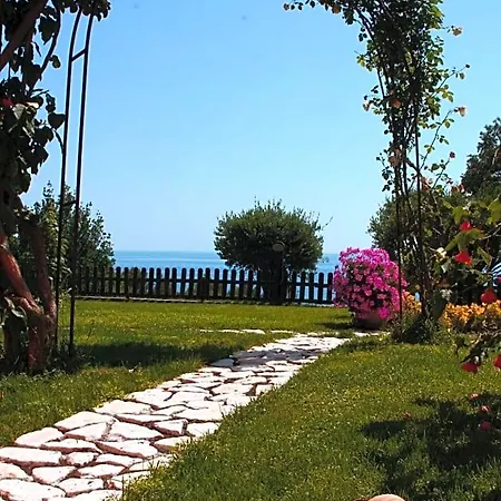 Nefer Bed & Breakfast 3*