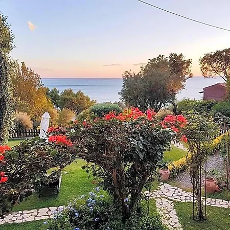 Nefer Bed & Breakfast 3*