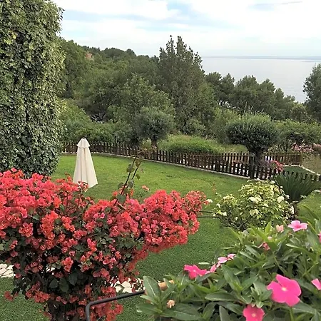 Nefer Bed & Breakfast 3*