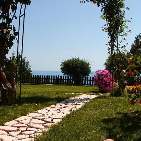 Nefer Bed & Breakfast