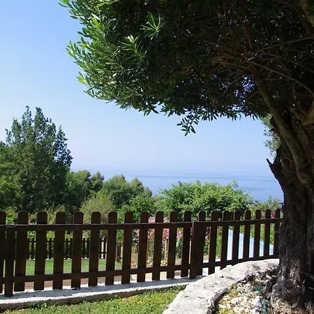 Nefer Bed & Breakfast 3*