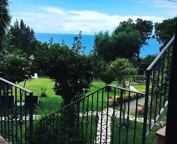 纳菲尔住宿加早餐酒店 马拉泰亚