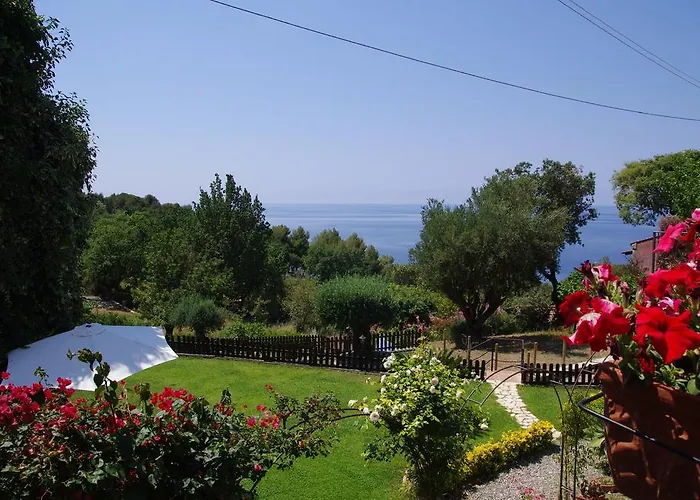 Nefer Bed & Breakfast 4*