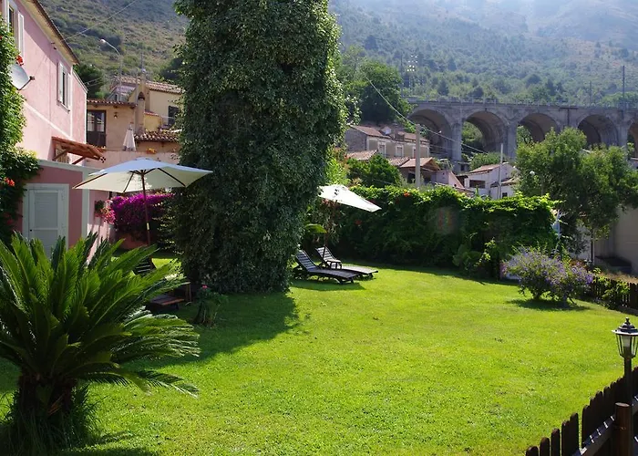 纳菲尔住宿加早餐酒店 4* 马拉泰亚