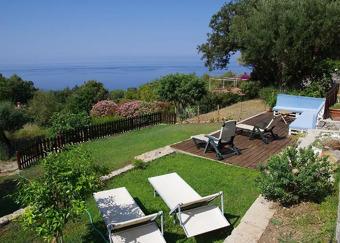 Nefer Bed & Breakfast 4*